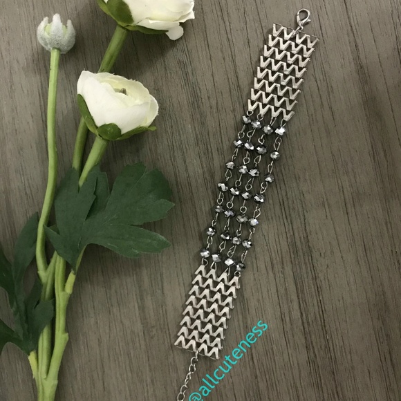 Jewelry - 🎀 5 For $25: Chevron Beaded Bracelet